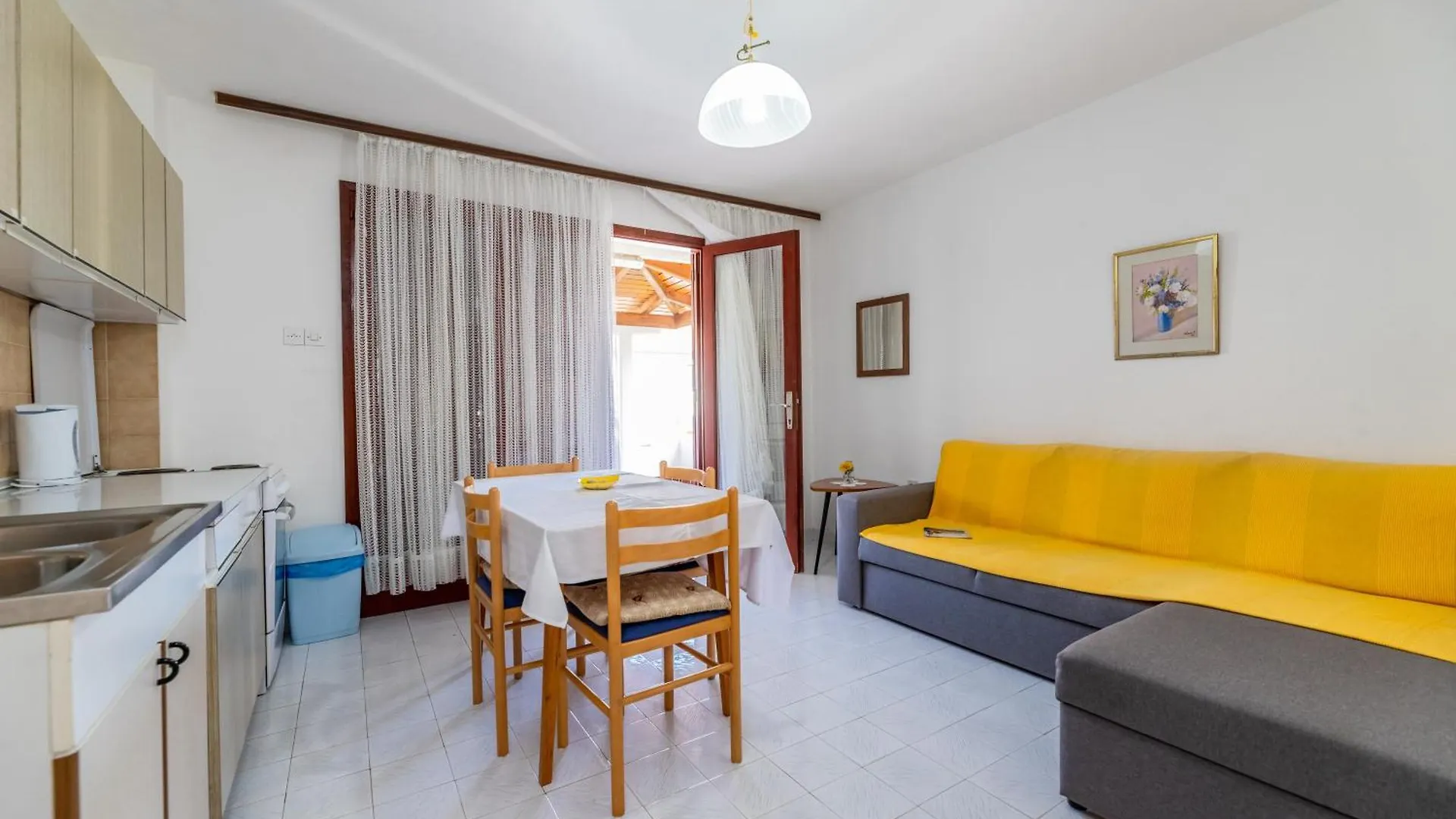 Apartments Romantic Cottage Baška 0*,